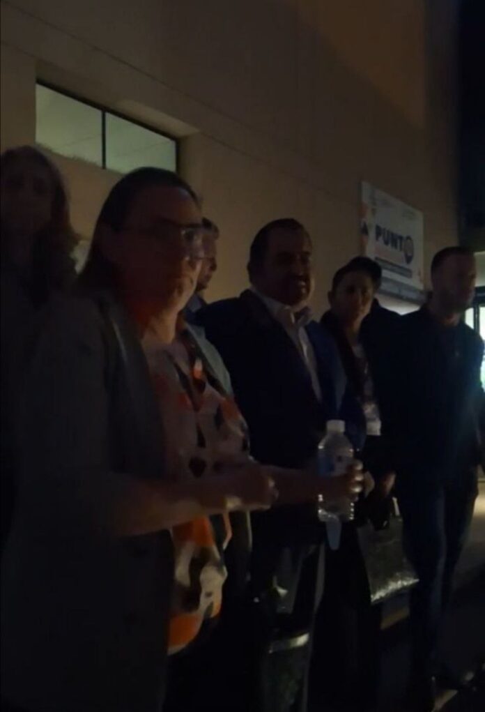 photo_4925001134351518565_y