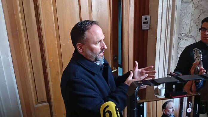 photo_5132332704811649909_y